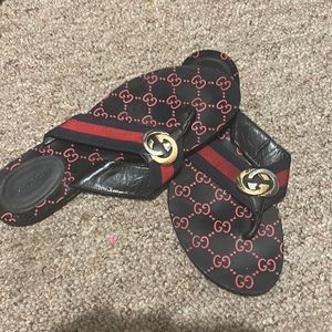 Used Gucci flip flops